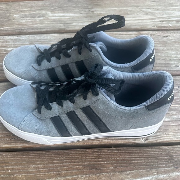 Adidas Men's Black and Gray Sneakers size 7 - Picture 1 of 8